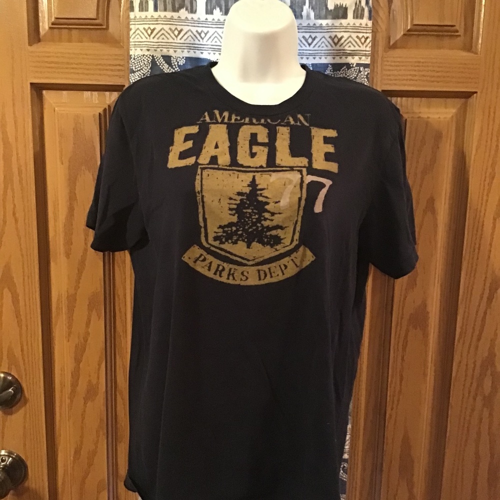 💚 3/$25 American Eagle Outfitters mens size S dark blue T-shirt tan lettering